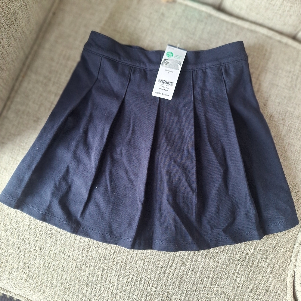Osh Kosh pleated Navy Girls Uniform Skirt Size 5. New With Tags.